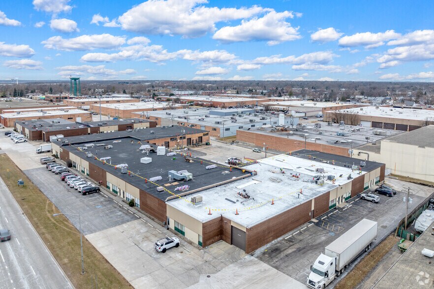 More Photos Of 5310-5352 S East Ave, Countryside Warehouse For Lease