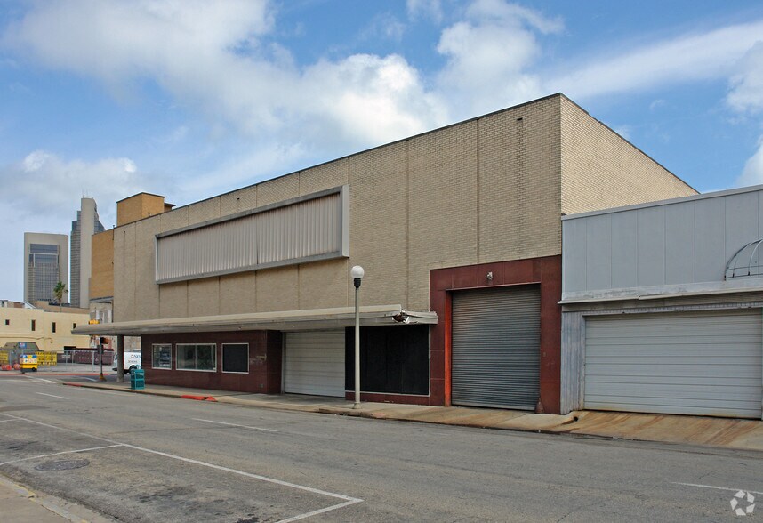 More Photos Of 323 N Chaparral St, Corpus Christi Storefront Retail Office For Sale