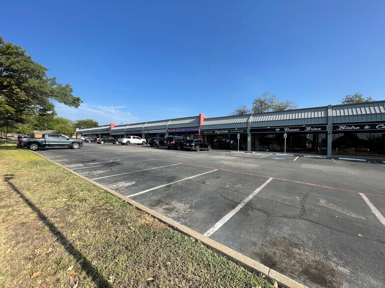 More Photos Of 5700-5730 Locke Ave, Fort Worth Unknown For Lease