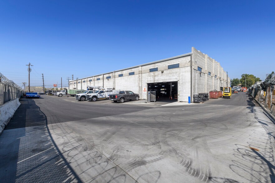 More Photos Of 10232-10234 Glenoaks Blvd, Pacoima Warehouse For Sale