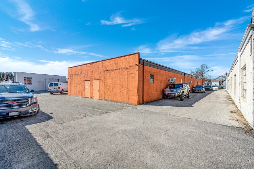 More Photos Of 27 Hanse Ave, Freeport Manufacturing For Sale
