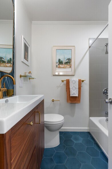 More Photos Of 1539 E 38th St, Oakland Apartments For Sale