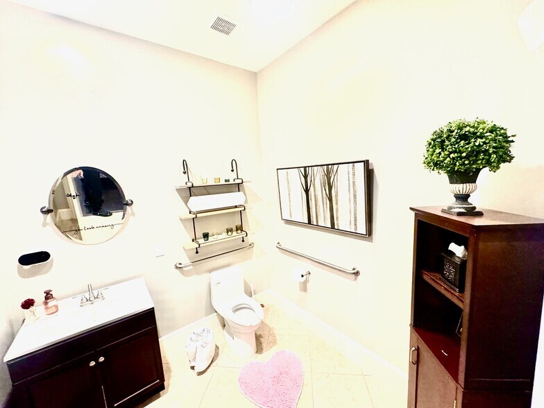 More Photos Of 919 W Gray St, Houston Office For Lease