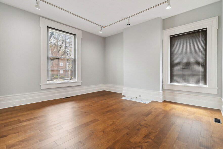 More Photos Of 239 N Broadway, Lexington Office Residential For Sale