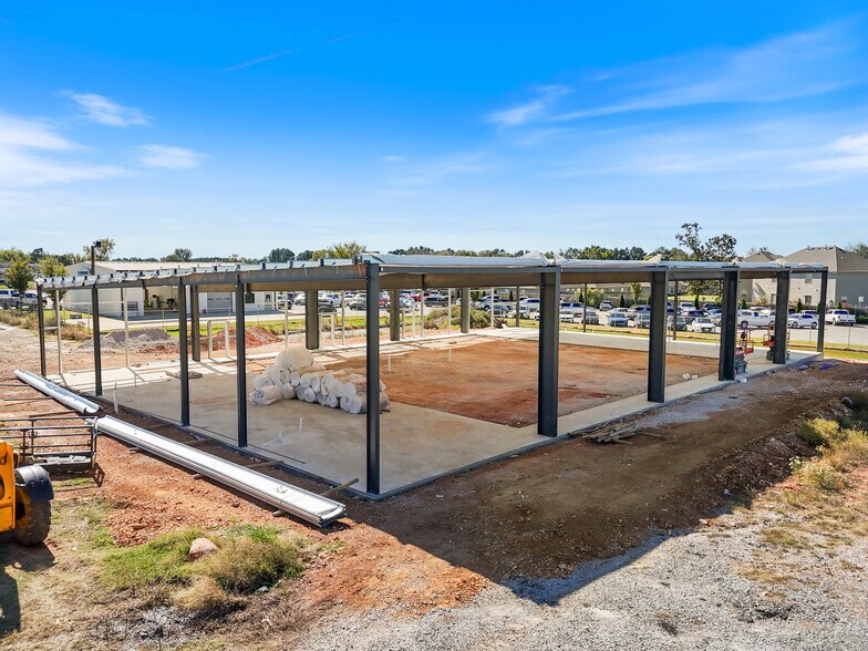 More Photos Of 2420 S 8th St, Rogers Flex For Lease