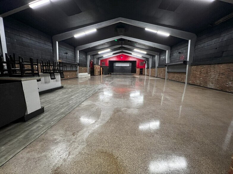 More Photos Of 1604 W State St, Bristol General Retail For Sale