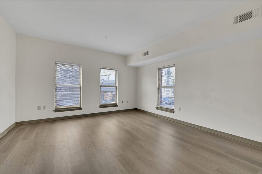 More Photos Of 942 Jefferson St, Nashville Apartments For Lease