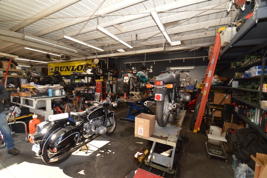 More Photos Of 420 W Broadway, Glendale Auto Repair For Sale