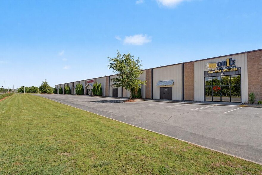 More Photos Of 1300 W Hudson Rd, Rogers Warehouse For Lease