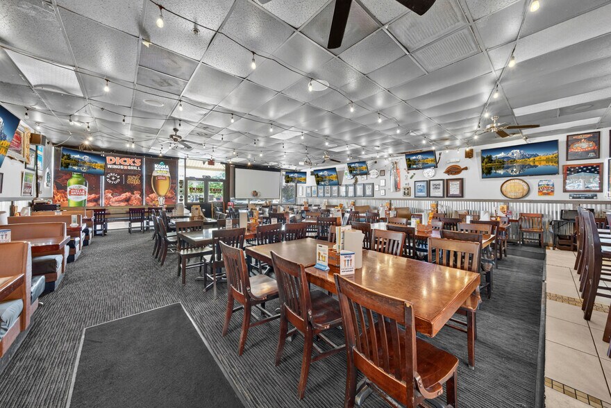 More Photos Of 14286 Beach Blvd, Jacksonville Beach General Retail For Sale