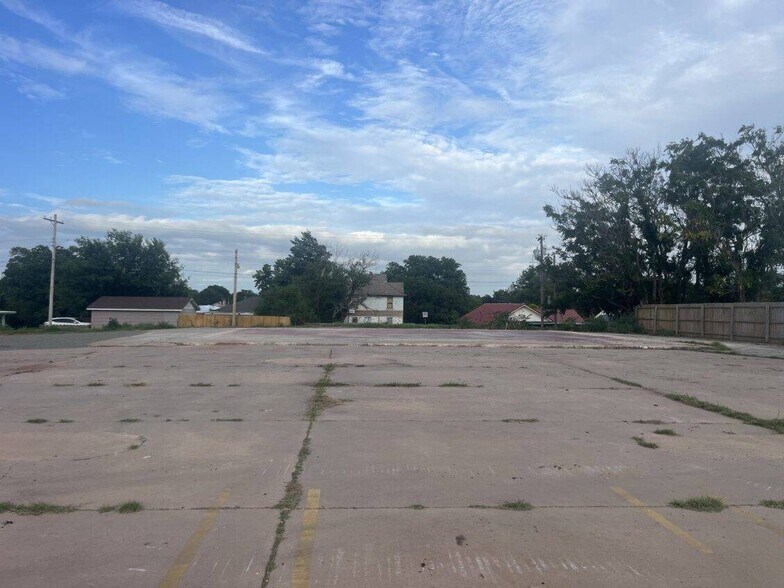 More Photos Of 714 N 4th St, Sayre Convenience Store For Sale