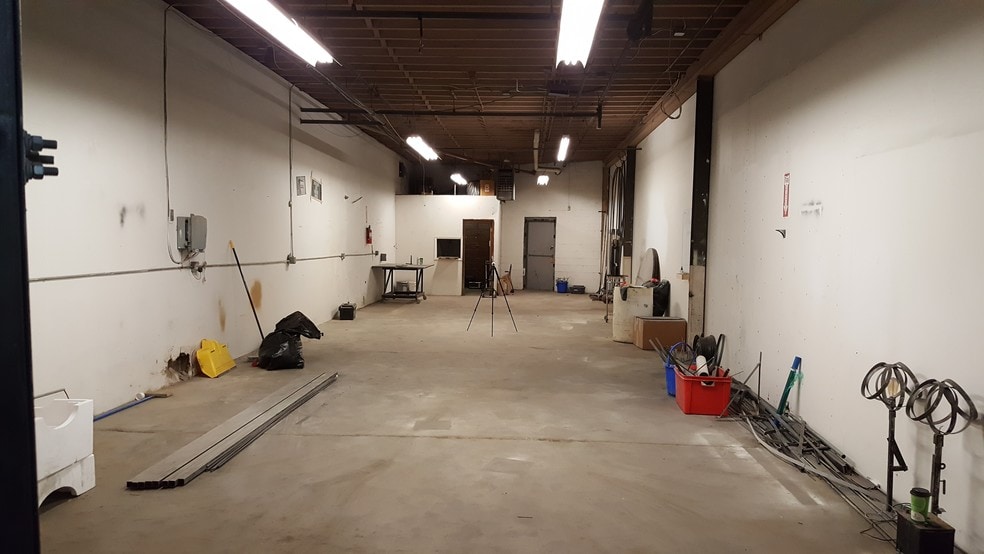 More Photos Of 200-224 S Jefferson St, Orange Warehouse For Lease