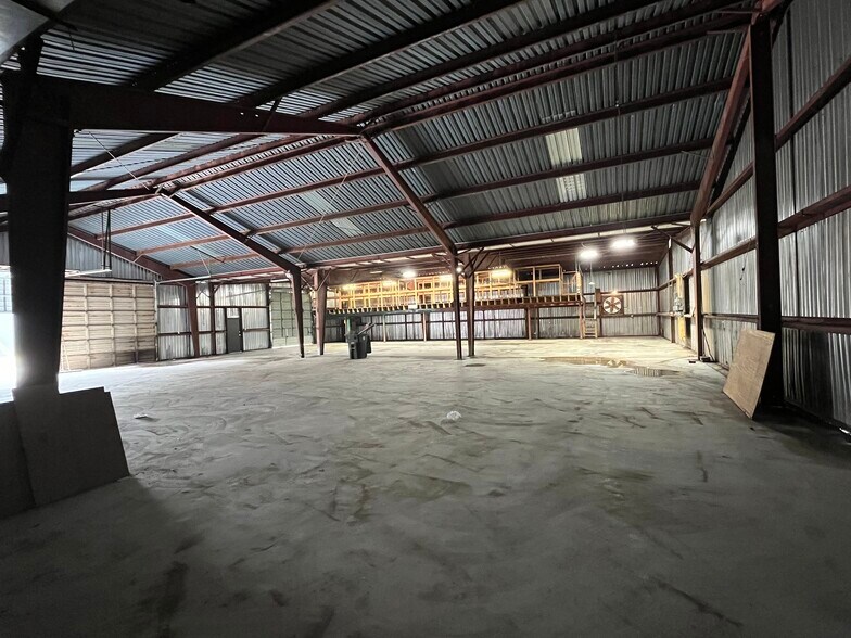 More Photos Of 6912 Calhoun Rd, Houston Warehouse For Sale
