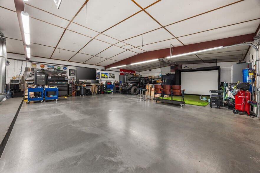 More Photos Of 102 E Lakeshore Dr, Pateros Auto Repair For Sale