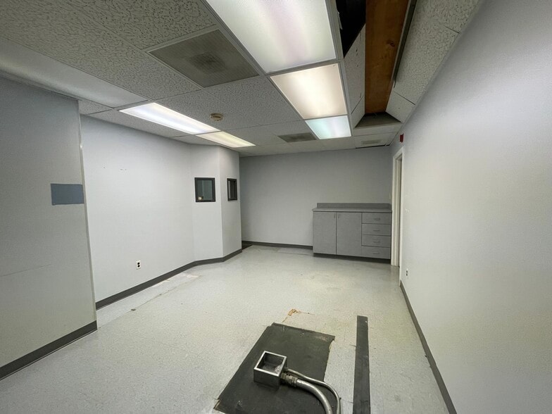 More Photos Of 11325 Pembrooke Sq, Waldorf Medical For Sale