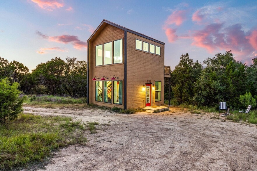 More Photos Of 5460 FM 2325, Wimberley Hotel For Sale