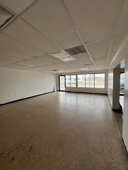 More Photos Of 7606-08 W Judge Perez dr, Arabi Flex For Lease