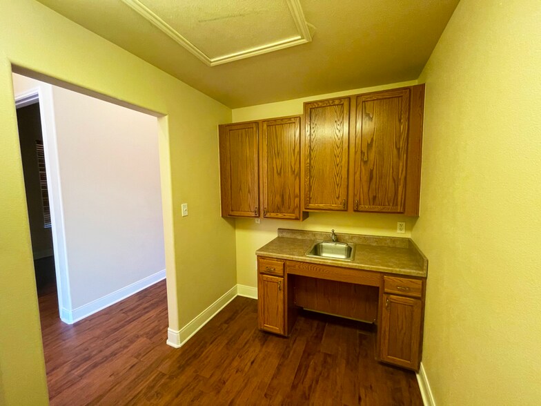 More Photos Of 1920 Corporate Dr, San Marcos Office For Sale