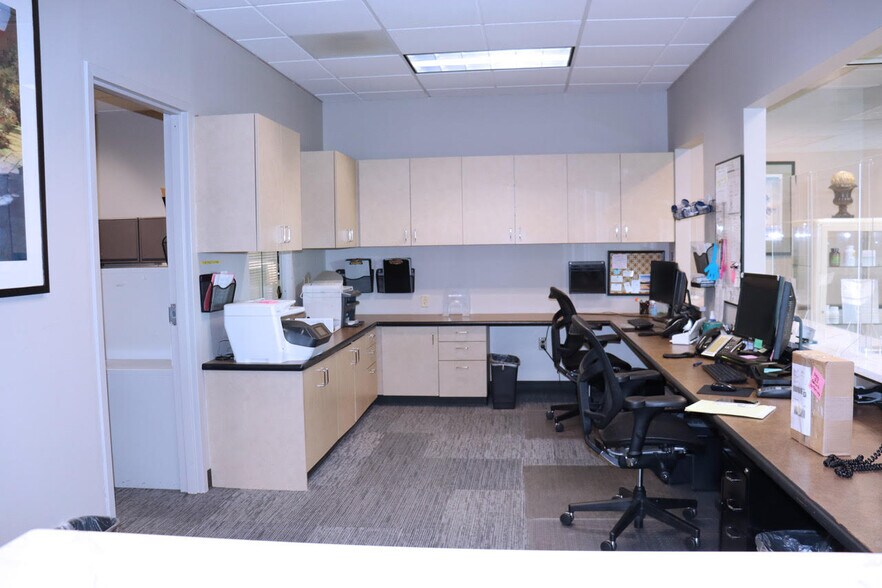 More Photos Of 24076 SE Stark St, Gresham Medical For Lease