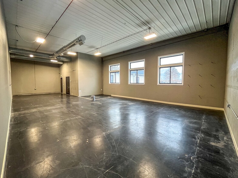 More Photos Of 2507 E Saint Patrick St, Rapid City Distribution For Lease