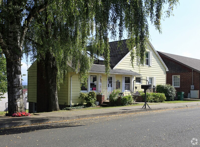 More Photos Of 133 SW 2nd St, Troutdale Storefront Retail Residential For Lease