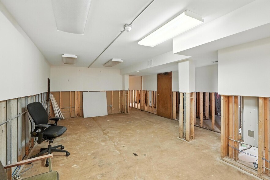 More Photos Of 32-34 W Burlington Ave, Westmont Office For Sale