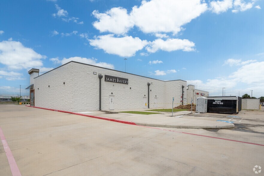 More Photos Of 8450 Memorial Blvd, Port Arthur Storefront For Lease