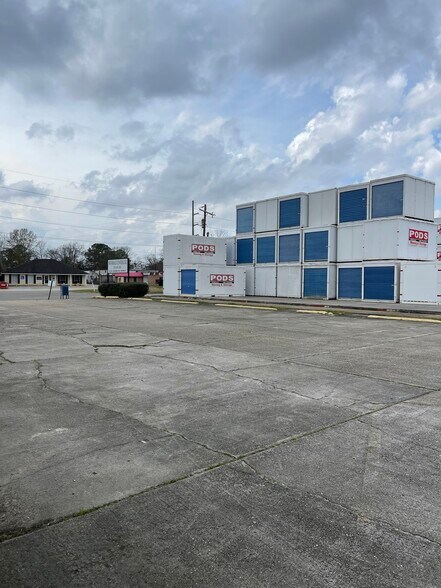 More Photos Of 2032 Wooddale Blvd, Baton Rouge Office For Lease