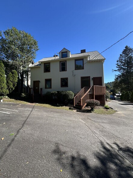 More Photos Of 93 Church St, Asheville Office For Lease