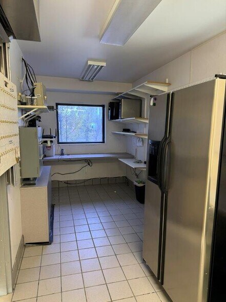 More Photos Of 44152 Sterling Hwy, Soldotna General Retail For Sale