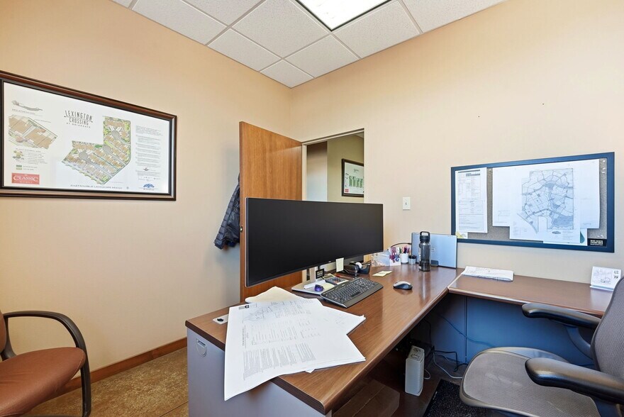 More Photos Of 1925 Aeroplaza Dr, Colorado Springs Warehouse For Lease