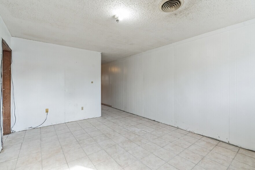 More Photos Of 604 N 3rd St, Haskell Multifamily For Sale