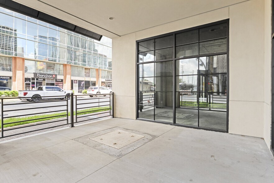 More Photos Of 2020 Travis St, Houston Freestanding For Lease