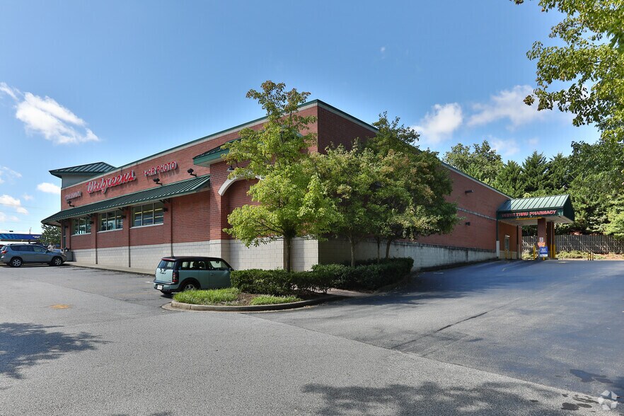 More Photos Of 2323 E North St, Greenville Drugstore For Sale