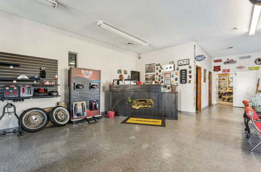 More Photos Of 1222 Hardin Rd, Dallas Flex For Lease