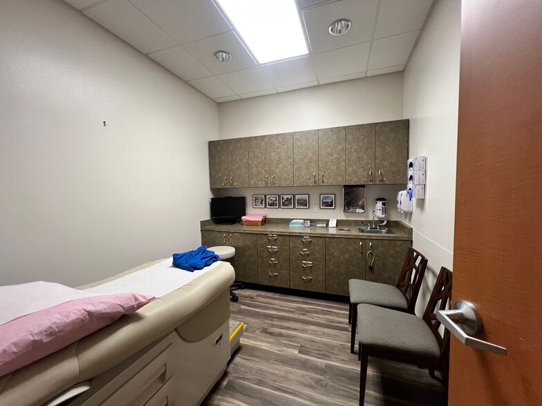 More Photos Of 9179 W Thunderbird Rd, Peoria Medical For Sale