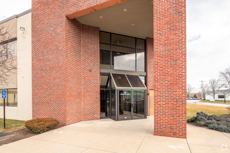 More Photos Of 75 Commerce Dr, Warwick Office For Sale