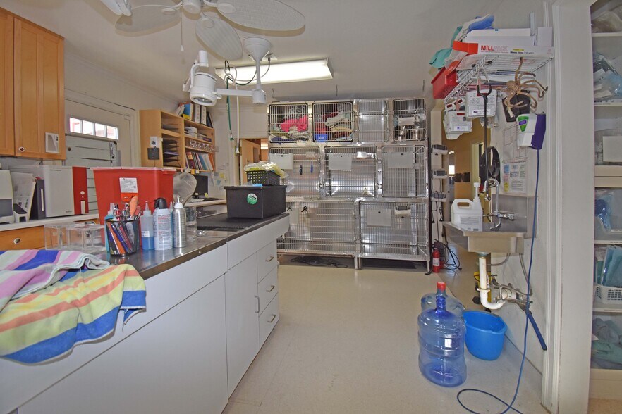 More Photos Of 38 East St, Hollister Medical For Sale