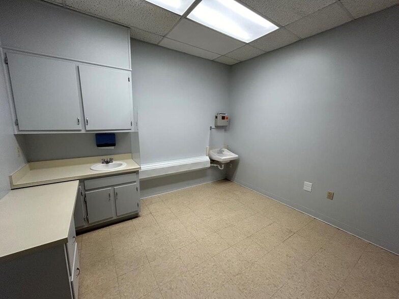 More Photos Of 507 W 3rd Ave, Albany Medical For Lease