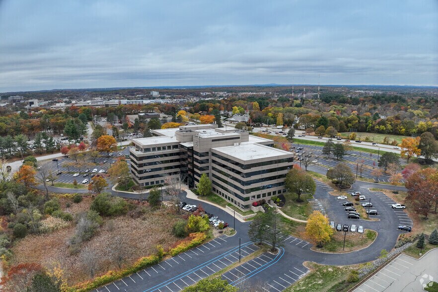 More Photos Of 25 Mall Rd, Burlington Office For Lease