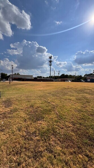 More Photos Of 709 N Cowan Ave, Lewisville Land For Sale