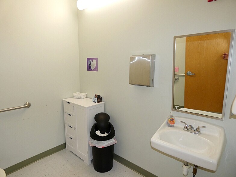 More Photos Of 6934 Elaine Dr, Niagara Falls Office For Sale