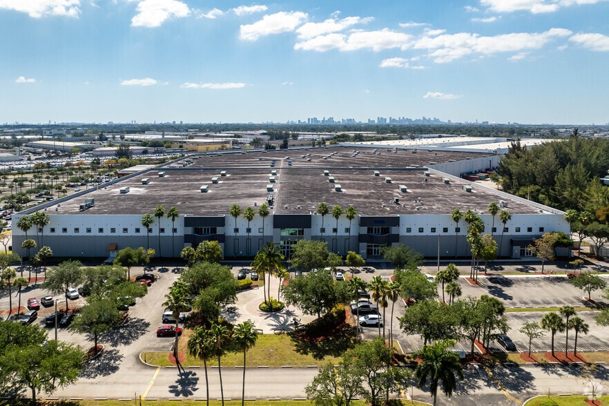 More Photos Of 6301 E 10th Ave, Hialeah Warehouse For Lease