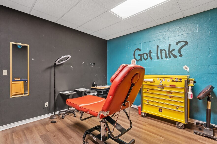 More Photos Of 214 N Newsom St, Mineola Office For Sale
