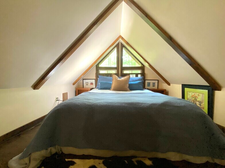 More Photos Of 15303 Midland Trl, Ansted Freestanding For Sale