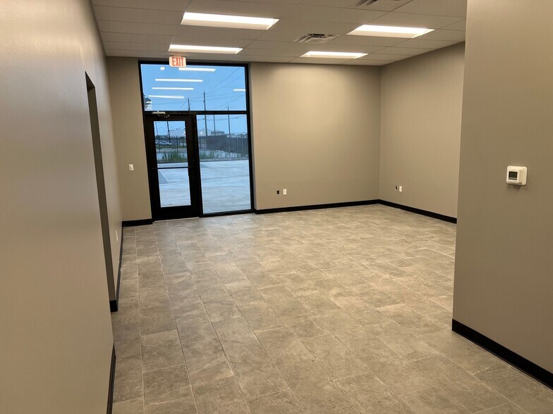 More Photos Of 8411 Villa Dr, Houston Warehouse For Lease