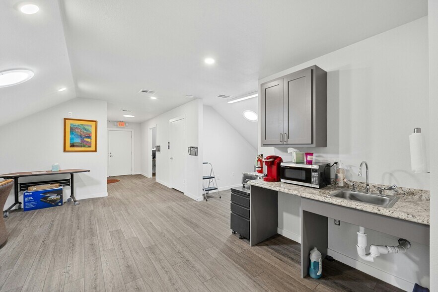 More Photos Of 1716 San Antonio St, Austin Loft Creative Space For Sale