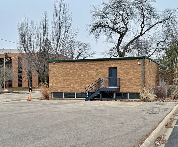 More Photos Of 333 Locust St, Rockford Office For Lease