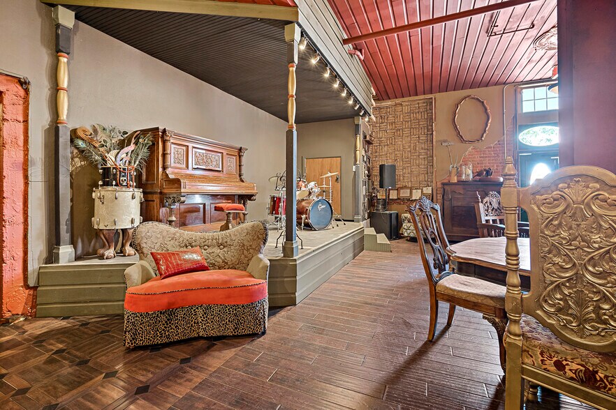 More Photos Of 103 S 6th St, Brownfield Restaurant For Sale