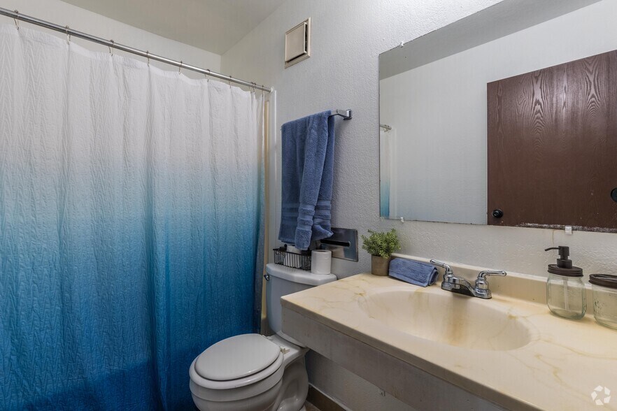 More Photos Of 320 Lee Ave, Bullhead City Apartments For Sale